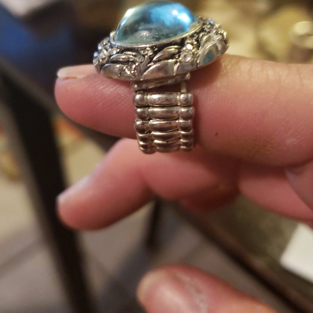 Pretty ring - Picture 2 of 3